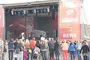 Vor der Bühne beim Happy Family 2011 (Foto: Martin Schmitz)